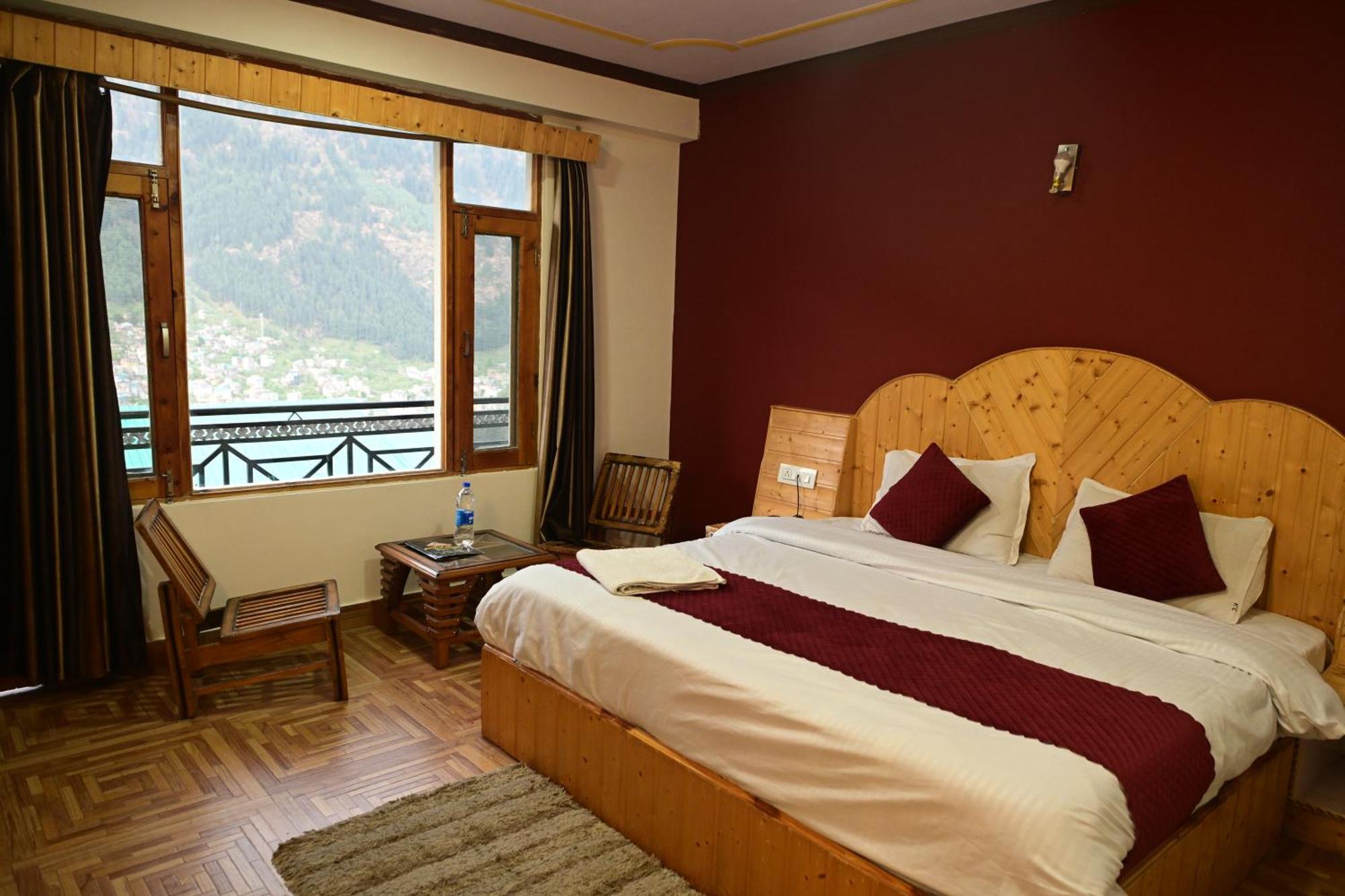 Krishana Cottage A Pure Veg !!!300 M From Hadimba Temple!!!Balcony Rooms!!!Veg Restaurant!!!Couple Friendly!!!Family Cottage!!! مايالي المظهر الخارجي الصورة