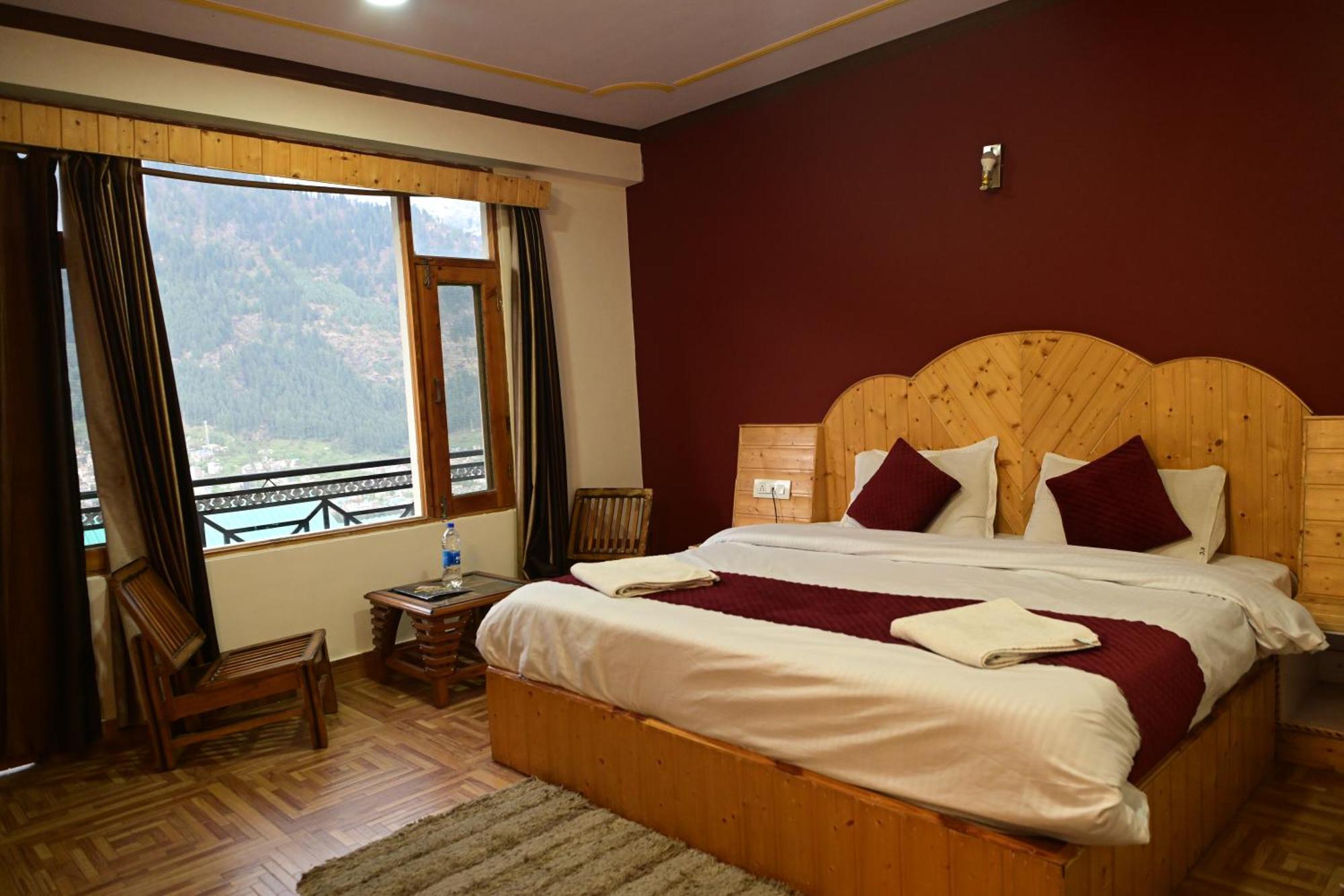 Krishana Cottage A Pure Veg !!!300 M From Hadimba Temple!!!Balcony Rooms!!!Veg Restaurant!!!Couple Friendly!!!Family Cottage!!! مايالي المظهر الخارجي الصورة