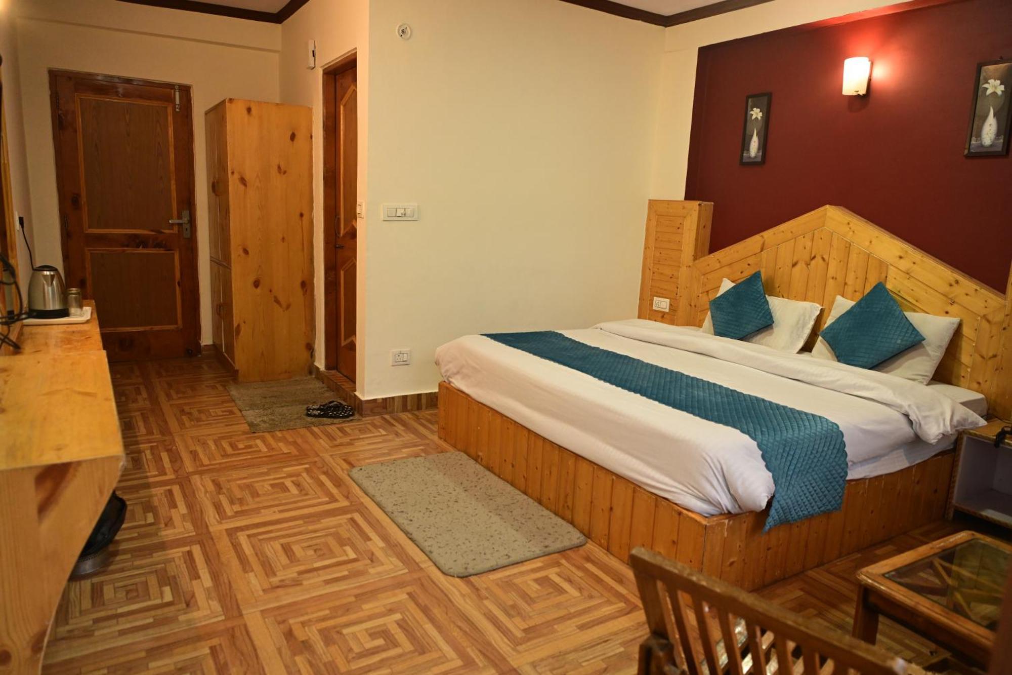 Krishana Cottage A Pure Veg !!!300 M From Hadimba Temple!!!Balcony Rooms!!!Veg Restaurant!!!Couple Friendly!!!Family Cottage!!! مايالي المظهر الخارجي الصورة