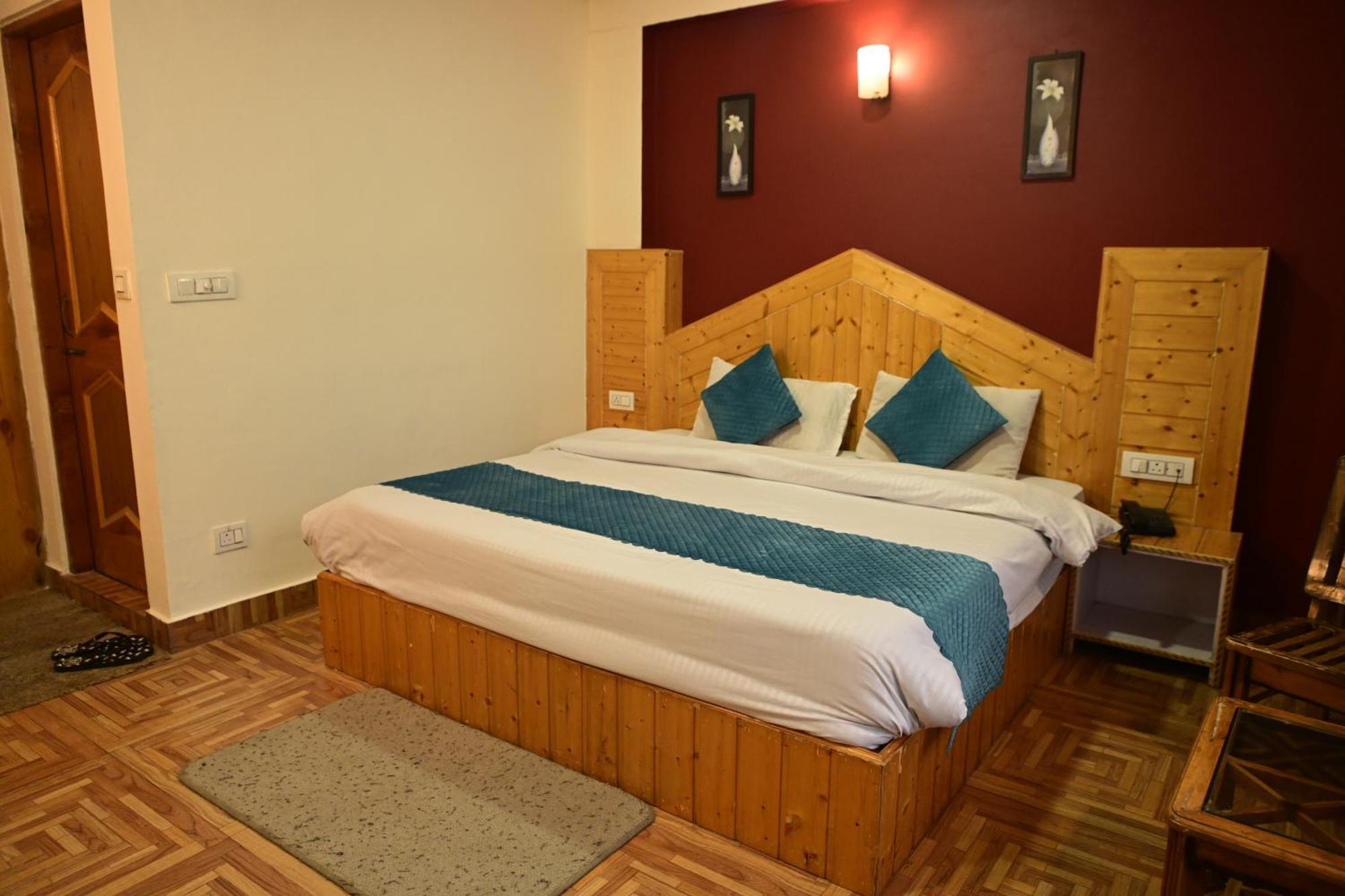 Krishana Cottage A Pure Veg !!!300 M From Hadimba Temple!!!Balcony Rooms!!!Veg Restaurant!!!Couple Friendly!!!Family Cottage!!! مايالي المظهر الخارجي الصورة