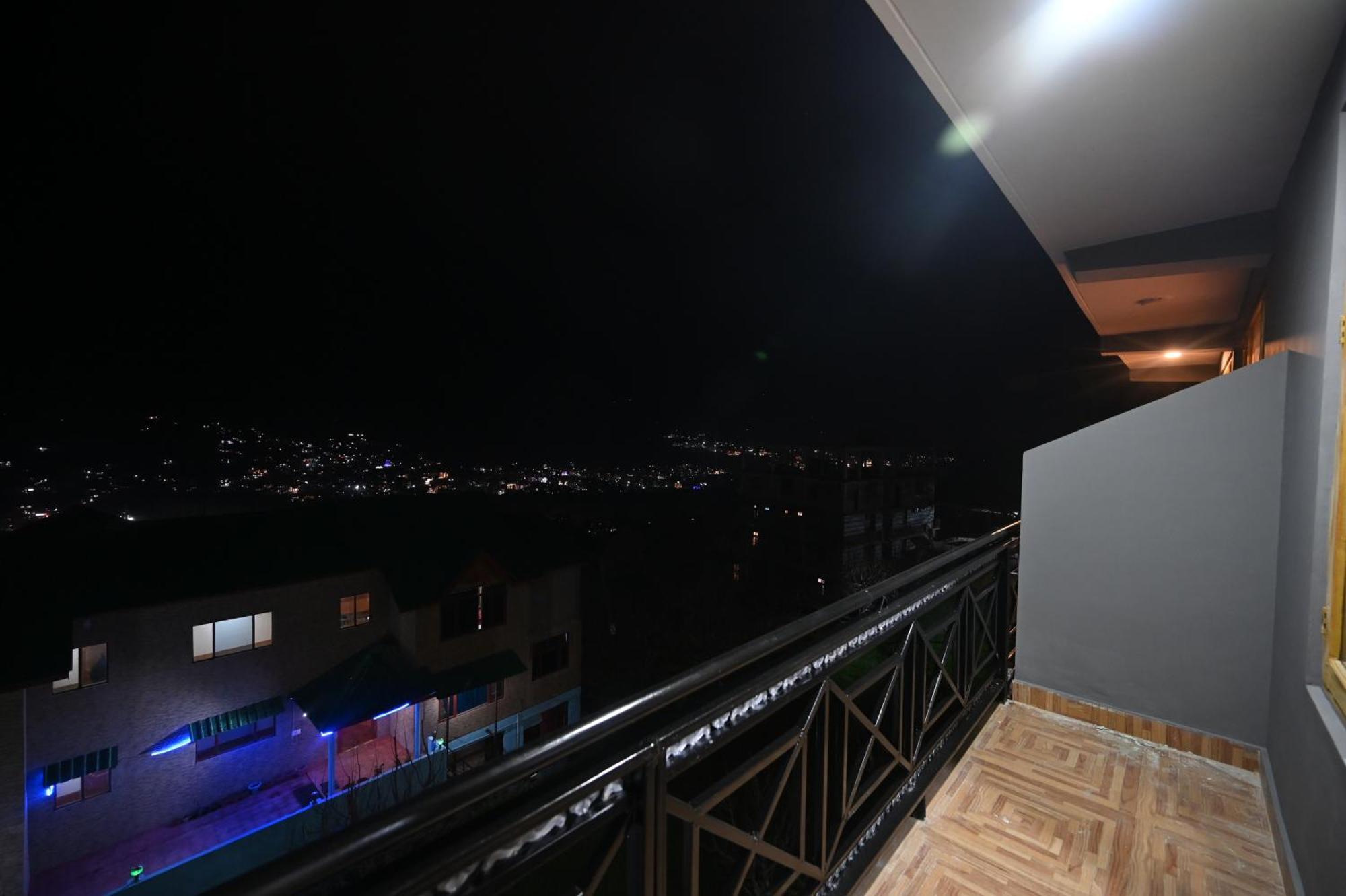 Krishana Cottage A Pure Veg !!!300 M From Hadimba Temple!!!Balcony Rooms!!!Veg Restaurant!!!Couple Friendly!!!Family Cottage!!! مايالي المظهر الخارجي الصورة