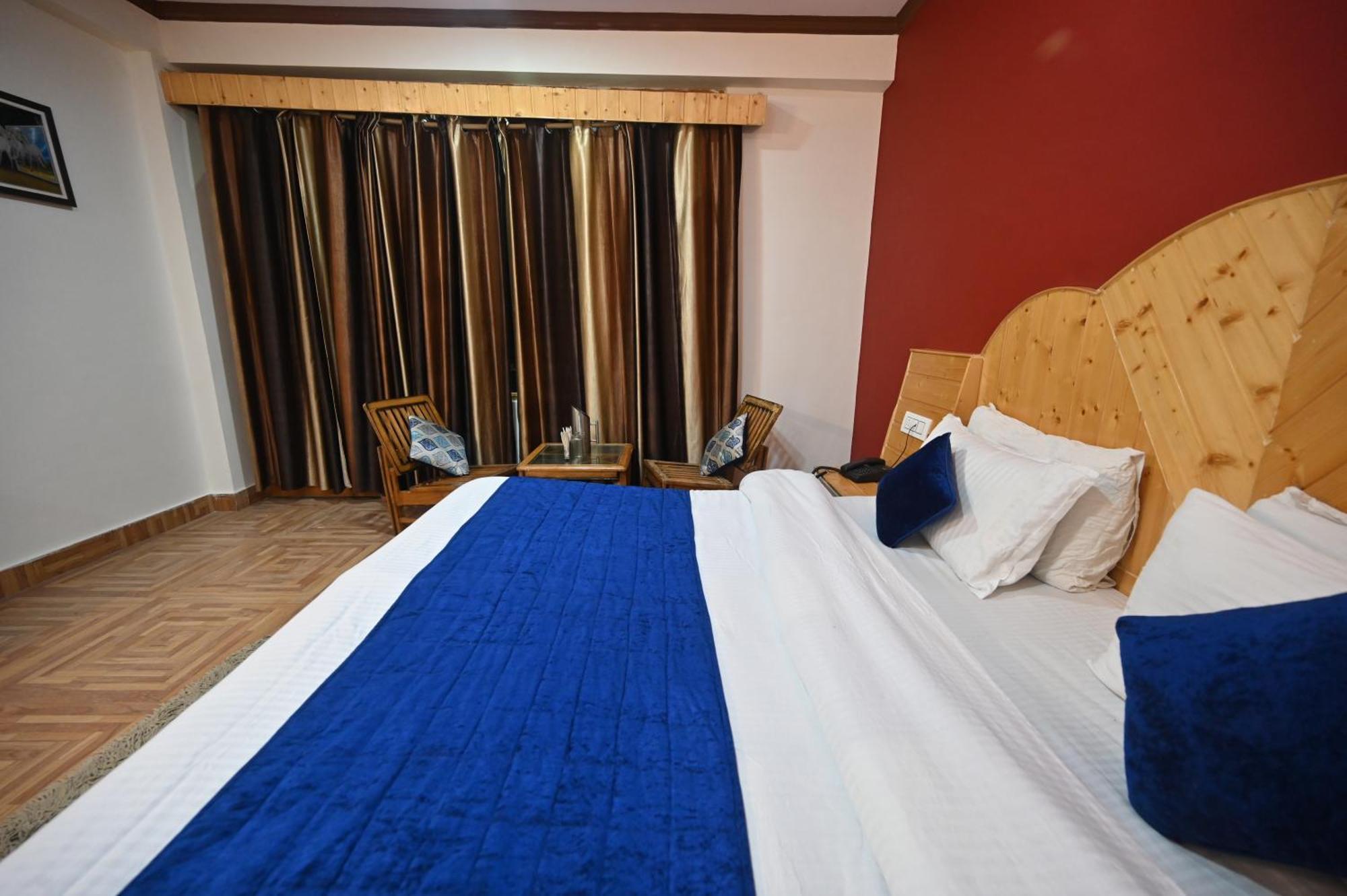 Krishana Cottage A Pure Veg !!!300 M From Hadimba Temple!!!Balcony Rooms!!!Veg Restaurant!!!Couple Friendly!!!Family Cottage!!! مايالي المظهر الخارجي الصورة