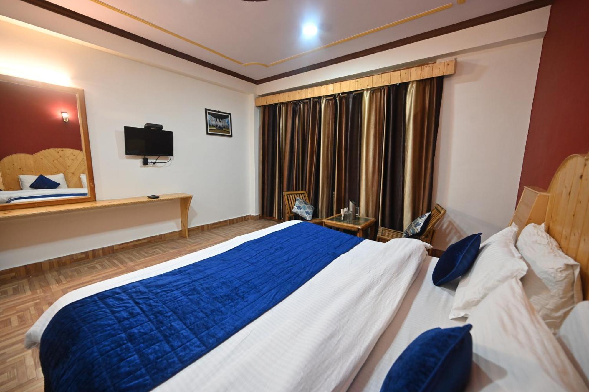 Krishana Cottage A Pure Veg !!!300 M From Hadimba Temple!!!Balcony Rooms!!!Veg Restaurant!!!Couple Friendly!!!Family Cottage!!! مايالي المظهر الخارجي الصورة