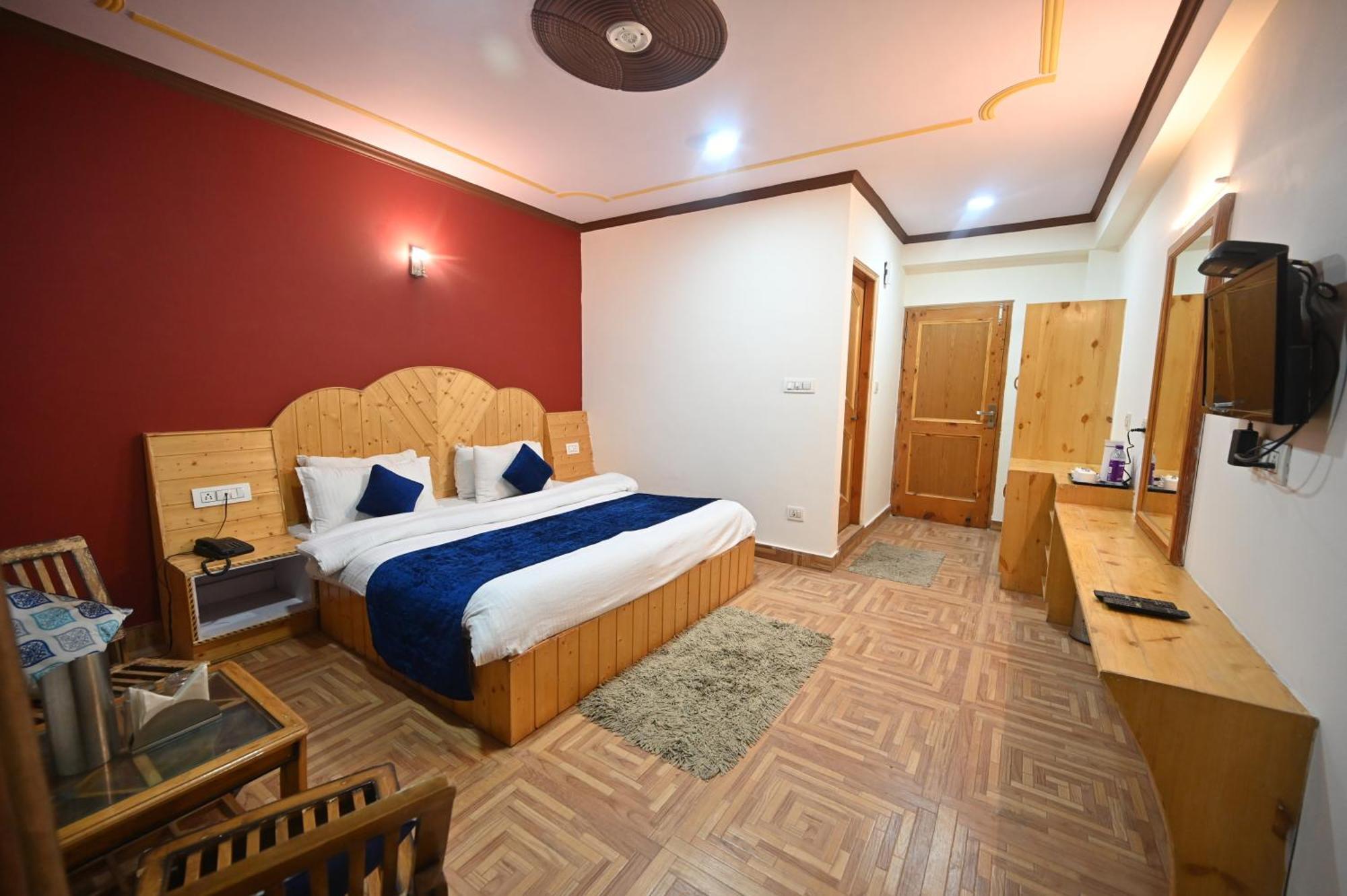 Krishana Cottage A Pure Veg !!!300 M From Hadimba Temple!!!Balcony Rooms!!!Veg Restaurant!!!Couple Friendly!!!Family Cottage!!! مايالي المظهر الخارجي الصورة