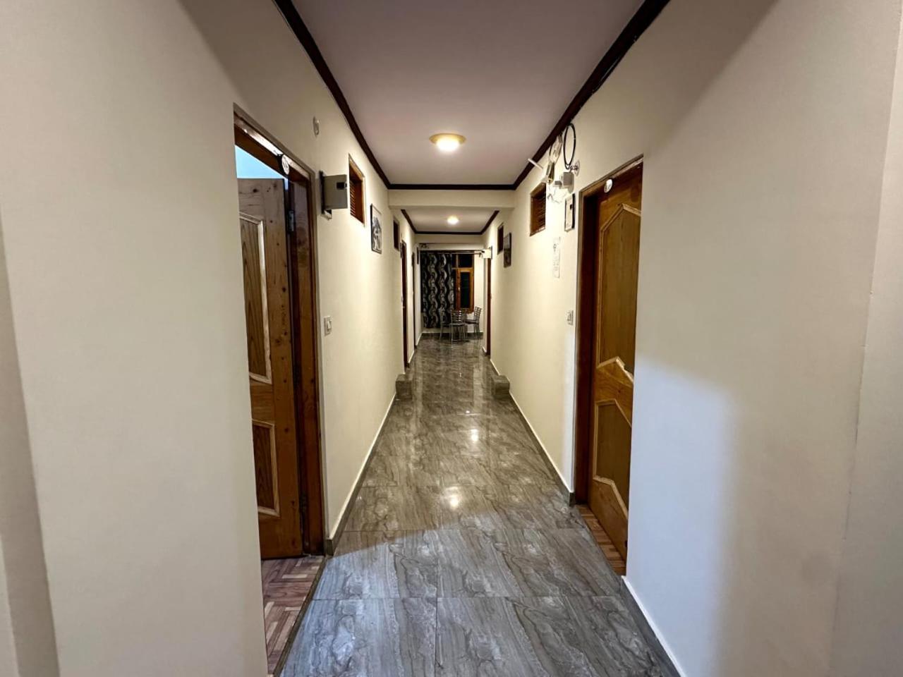 Krishana Cottage A Pure Veg !!!300 M From Hadimba Temple!!!Balcony Rooms!!!Veg Restaurant!!!Couple Friendly!!!Family Cottage!!! مايالي المظهر الخارجي الصورة
